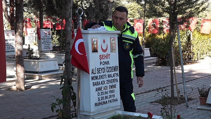 Malatya'da Şehitlere Saygı: Kabirler Gül Suyuyla Temizleniyor!