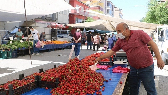 Semt pazarı kuruldu