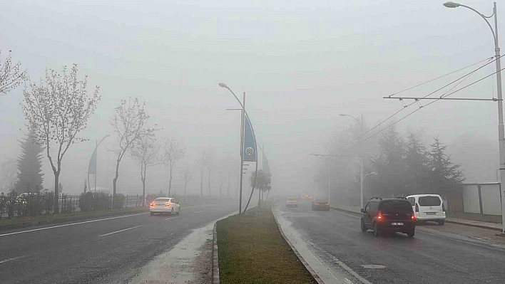 Malatya'da Yoğun Sis: Görüş Mesafesi 50 Metreye Kadar Düştü...