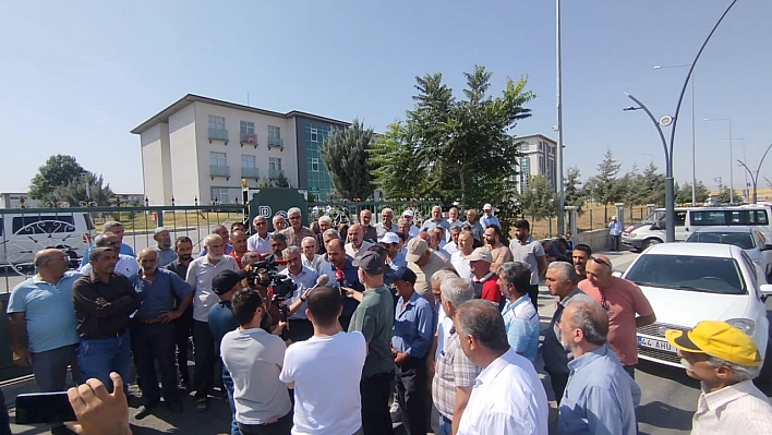Malatya'da sulama krizi büyüyor! Çiftçilerden DSİ önünde protesto