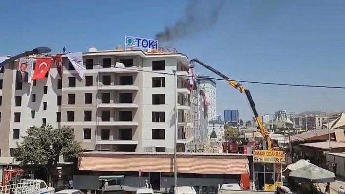 Malatya'da TOKİ Şantiyesinde Korkutan Yangın!