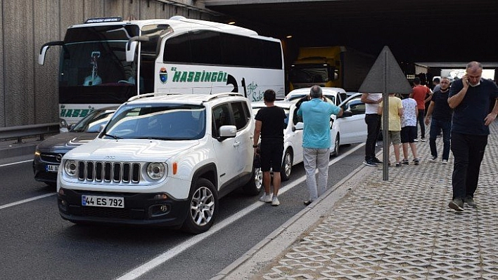 Trafiği felç eden zincirleme kaza