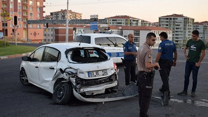 Trafik kazası: 1'i ağır 2 yaralı