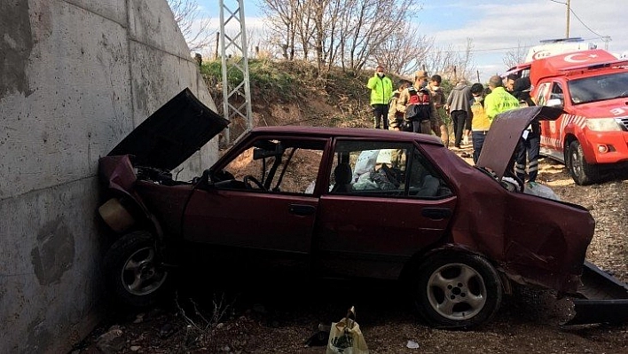 Trafik kazası 2 yaralı