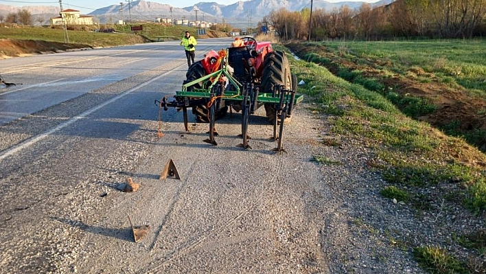 Malatya'da traktör pulluğuna çarpan araç sürücüsü yaralandı!