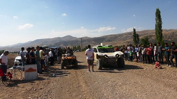 Ralli yarışları nefes kesti