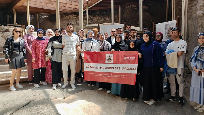 Malatya'da üniversite öğrencileri tarihi yerleri gezdi