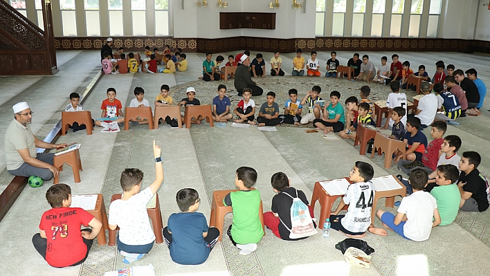 Malatya'da Yaz Tatili Eğlence ve Eğitimi Birleştiriyor: Minik Kalpler Kur'an'la Buluştu!