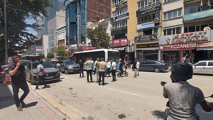 Malatya'da yıkım gerginliği! Esnaf isyan etti! Kışla Caddesi trafiğe kapattı!