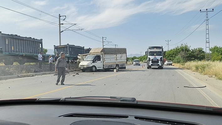 Malatya'da yük treni kamyonete çarptı..!
