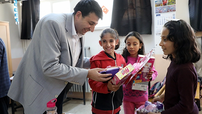 Malatya'daki çocuklara oyuncak desteği