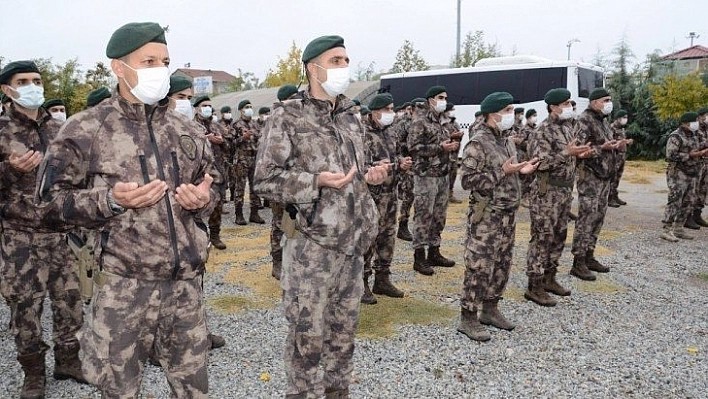 Dualar eşliğinde yola çıktılar