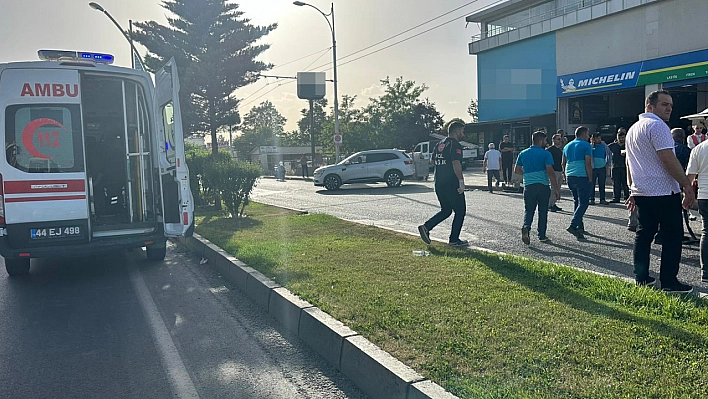 Malatya-Elazığ Karayolunda Çarpışma: 2 Kişi Hastaneye Kaldırıldı