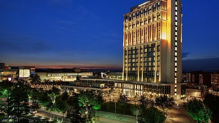 Hilton'la yolumuz ayrıldı