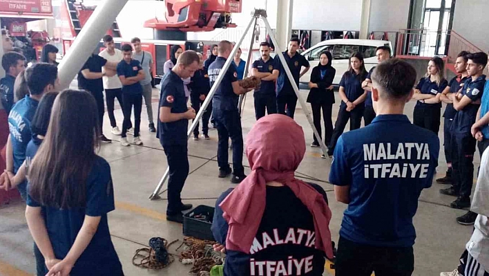 Stajyer öğrencilere uygulamalı eğitim