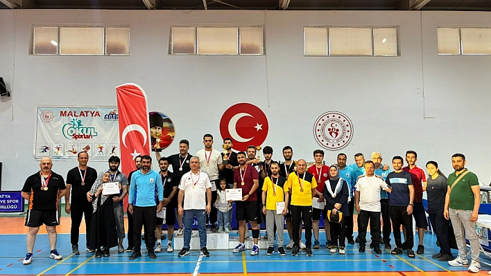 Malatya'nın en iyi raketleri belli oldu: Şampiyon Gençlik ve Spor!