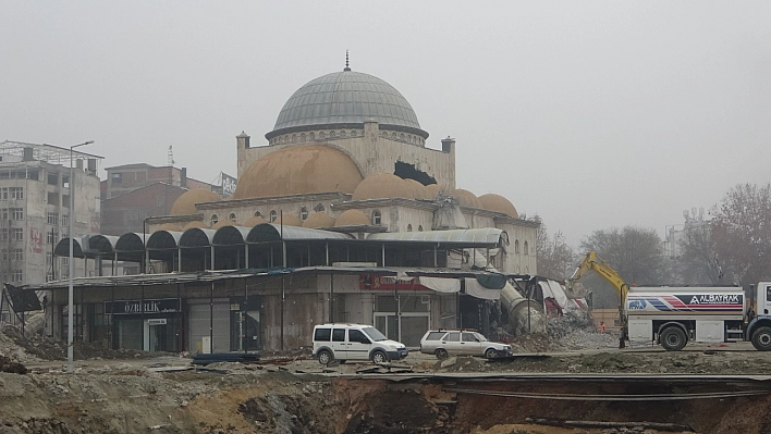 Malatya'nın sembol yapılarından biri daha yıkıldı