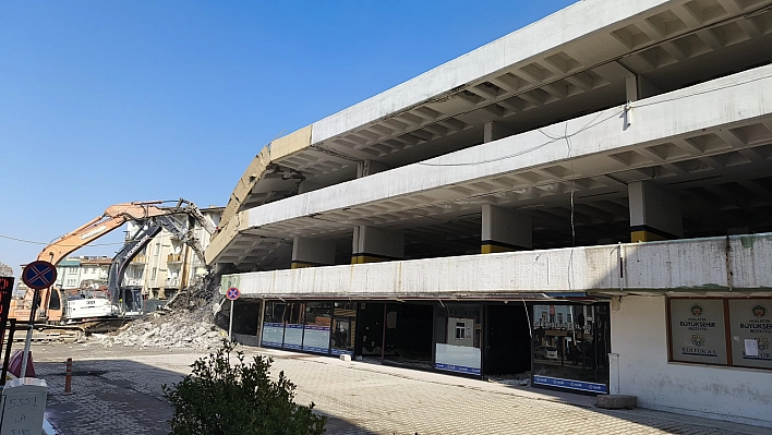 Malatya'nın Yükünü Taşıyan Otopark Yıkılıyor!