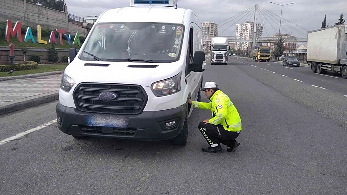 Polisten kış lastiği uyarısı