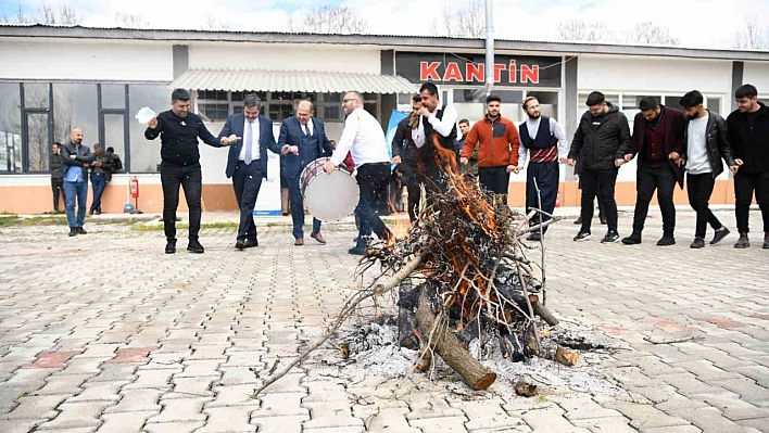 Turgut Özal'da Nevruz kutlandı