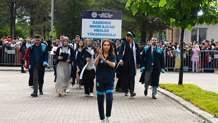 Malatya Turgut Özal Üniversitesi'nde mezuniyet heyacanı! Bin 285 öğrenci kep attı...!