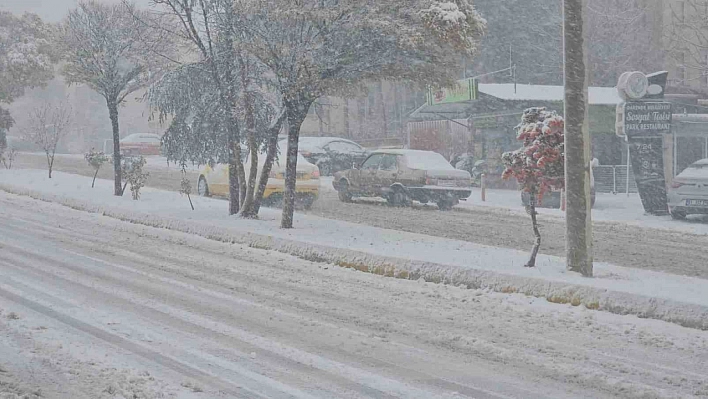 Malatya'da O Yol Kapandı! Vali, Sürücüleri Uyardı!