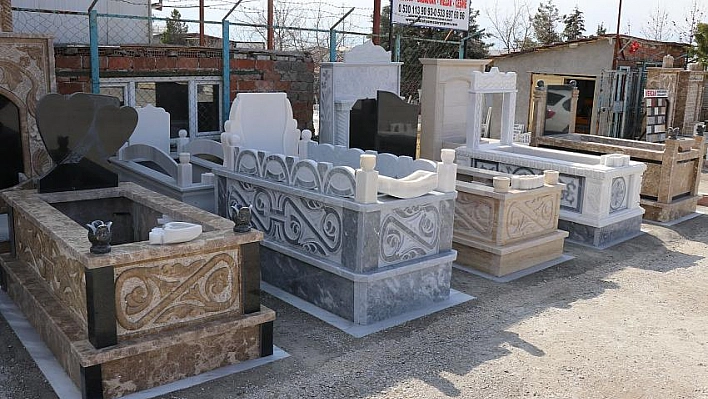Otomobil fiyatına mezar taşları 
