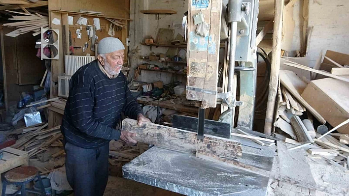 Arapgirli marangoz 73 yıldır tezgah başında