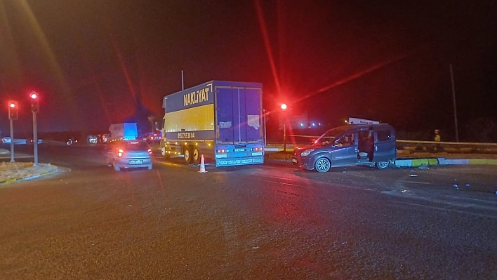 Manisa'da feci kaza: 1 ölü, 2'si ağır 8 yaralı