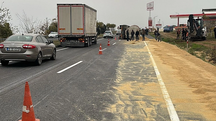 Tır devrildi içindekiler yola savruldu