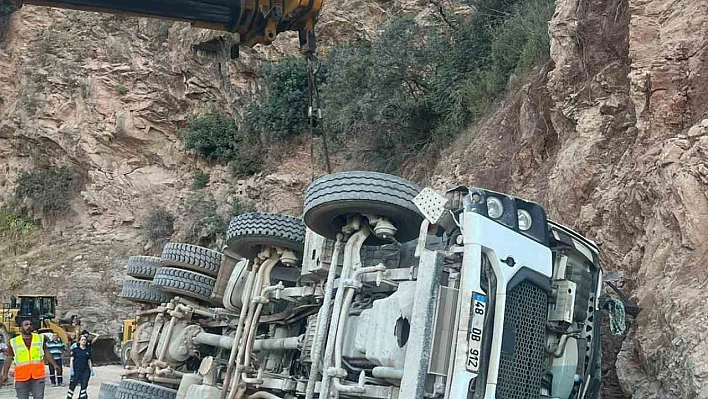 Marmaris'te beton mikseri devrildi: 1 yaralı