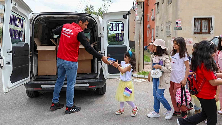 Mersin'de çocuklara bayram hediyesi