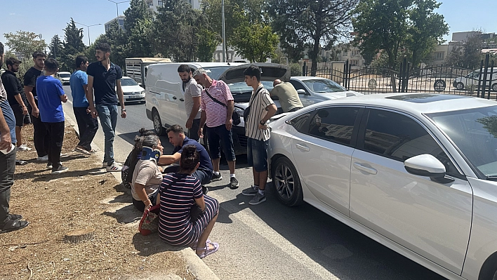 Midibüs ile otomobil çarpıştı: 1 yaralı