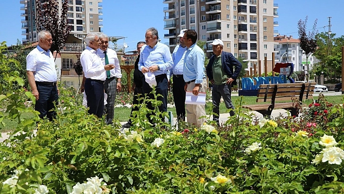 Çakır ve Güder gül bahçesini inceledi