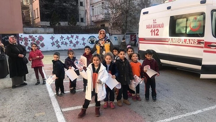 Miniklere ambulans tanıtıldı