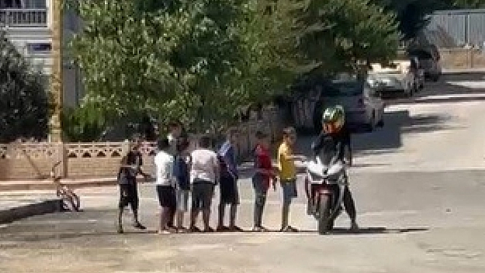 Motorcudan çocuklara küçük bir jest!