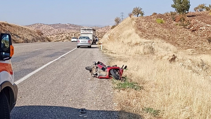 Motosiklet ile kamyonet çarpıştı