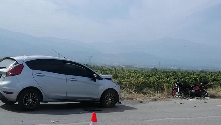 Motosiklet ile otomobil çarpıştı 1 ölü