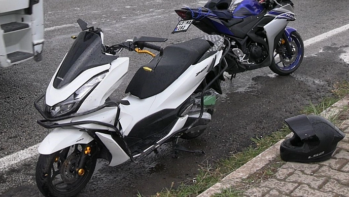 Motosiklet ile otomobil çarpıştı: 1 yaralı