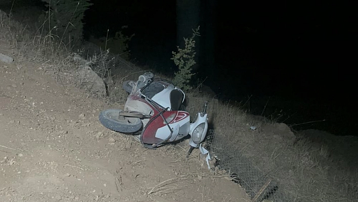 Motosiklet uçurumdan yuvarlandı