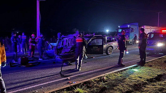 Muğla'da feci kaza... Kavşakta 2 araç çarpıştı: 2 ölü, 2 yaralı