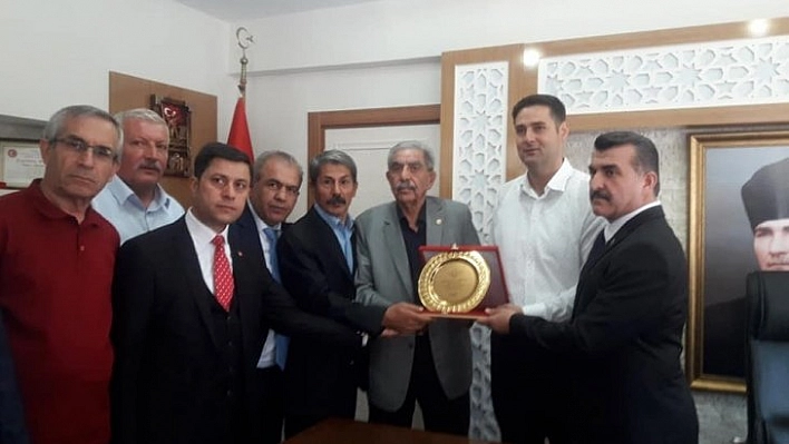 Kaymakam Gülenç'e plaket