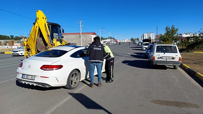 Narkotik polisleri vatandaşları bilgilendirdi