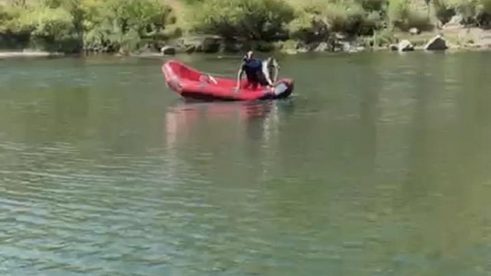 Nehre giren öğretmen boğuldu