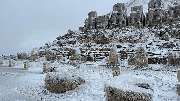 Nemrut beyaza büründü