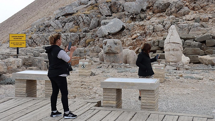 Nemrut bir ayda rekor ziyaretçi