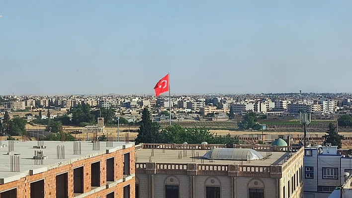 Nusaybin'e Türk bayrağı dikildi