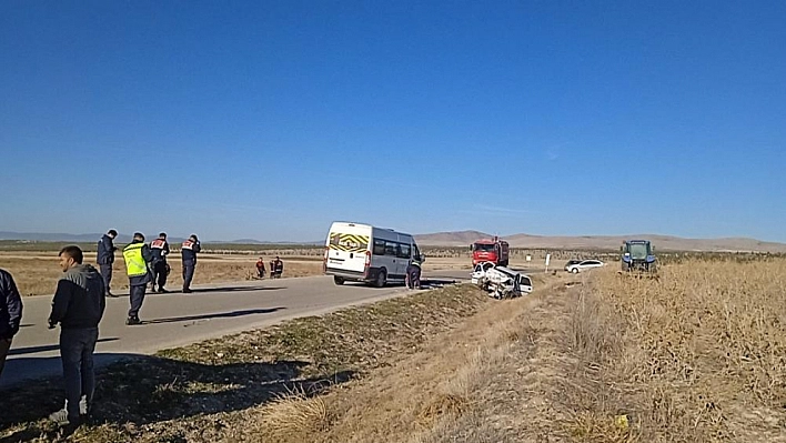 Öğrenci Servisi Otomobille Çarpıştı: 5 Yaralı