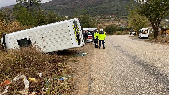 Öğrenci Servisi Takla Attı: 2 Yaralı