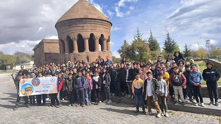 Öğrenciler Ahlat'ta tarihle buluştu